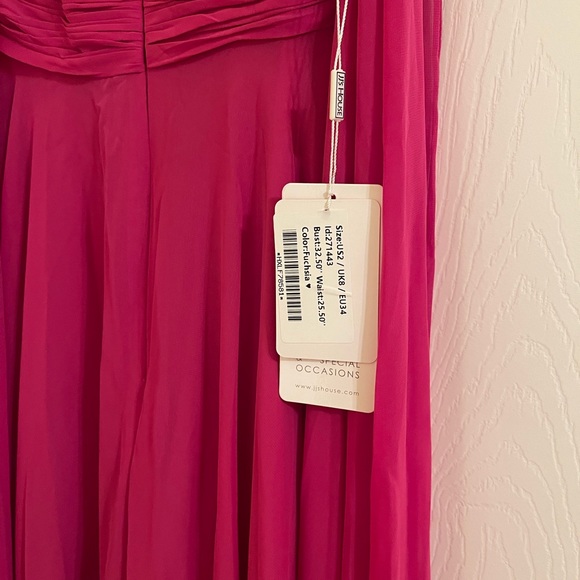 Beautiful never worn gown! - Picture 2 of 6